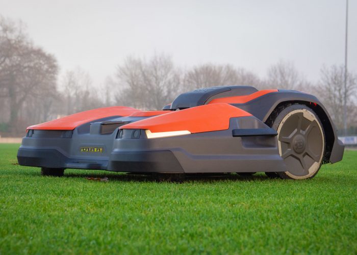 Husqvarna CEORA Sportplatzpflege